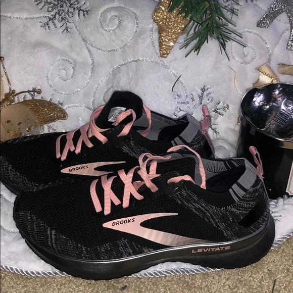 Brooks Levitate 4 Running Shoe *barely worn* only on treadmill - Picture 9 of 16